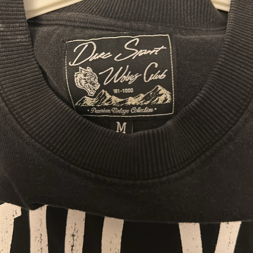 Darc Sport Wolves Club Graphic Cropped T-Shirt - Picture 3 of 3